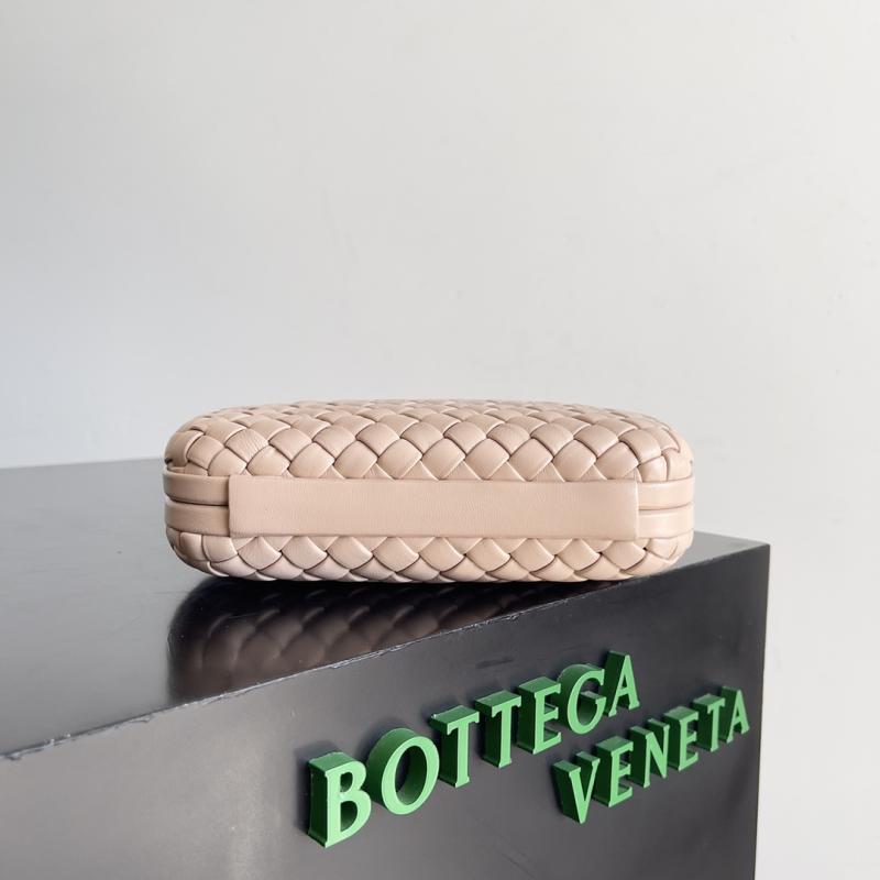 Bottega Veneta Classic Knot Clutch Lotus pink B717622
