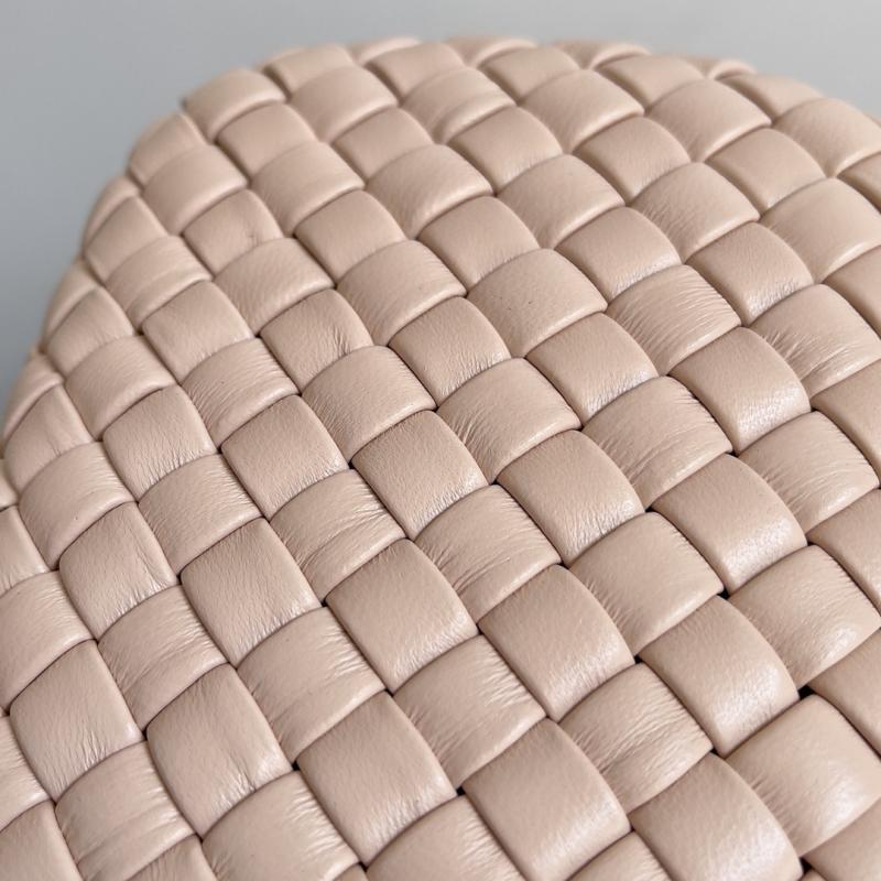 Bottega Veneta Classic Knot Clutch Lotus pink B717622