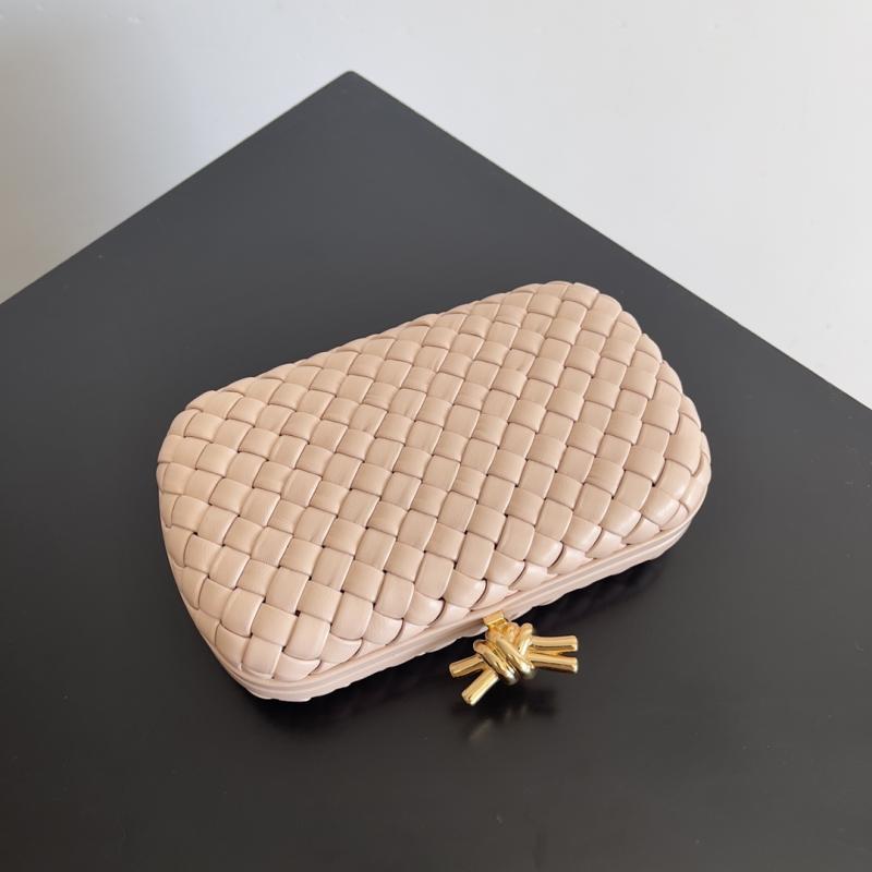 Bottega Veneta Classic Knot Clutch Lotus pink B717622