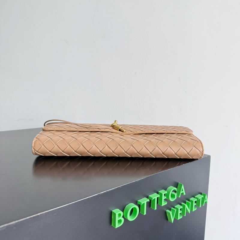 Bottega Veneta Long Clutch Andiamo Light Brown 741511
