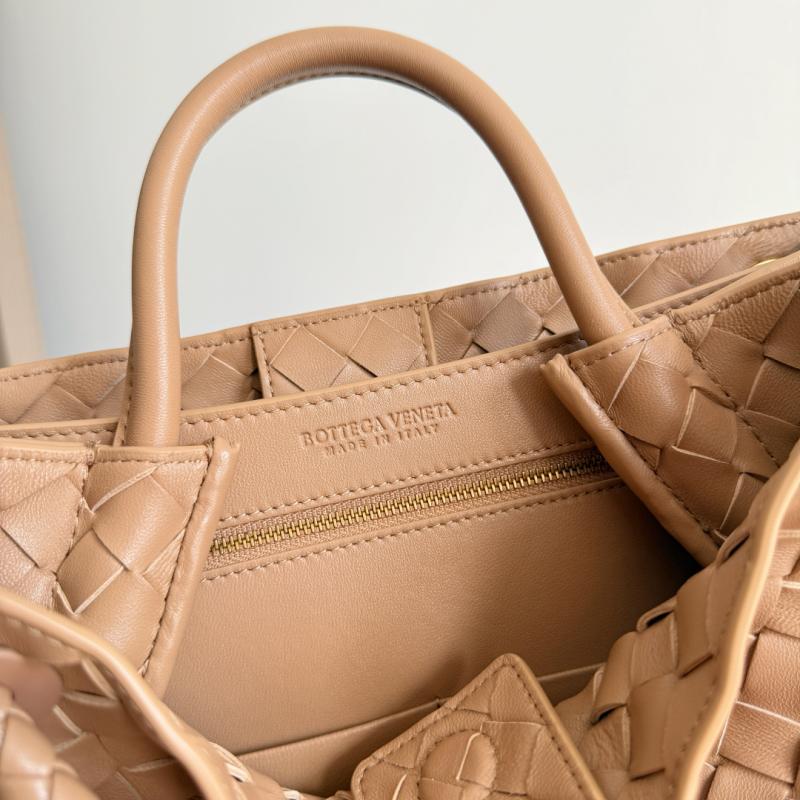 Bottega Veneta Medium Andiamo Light Brown B743572