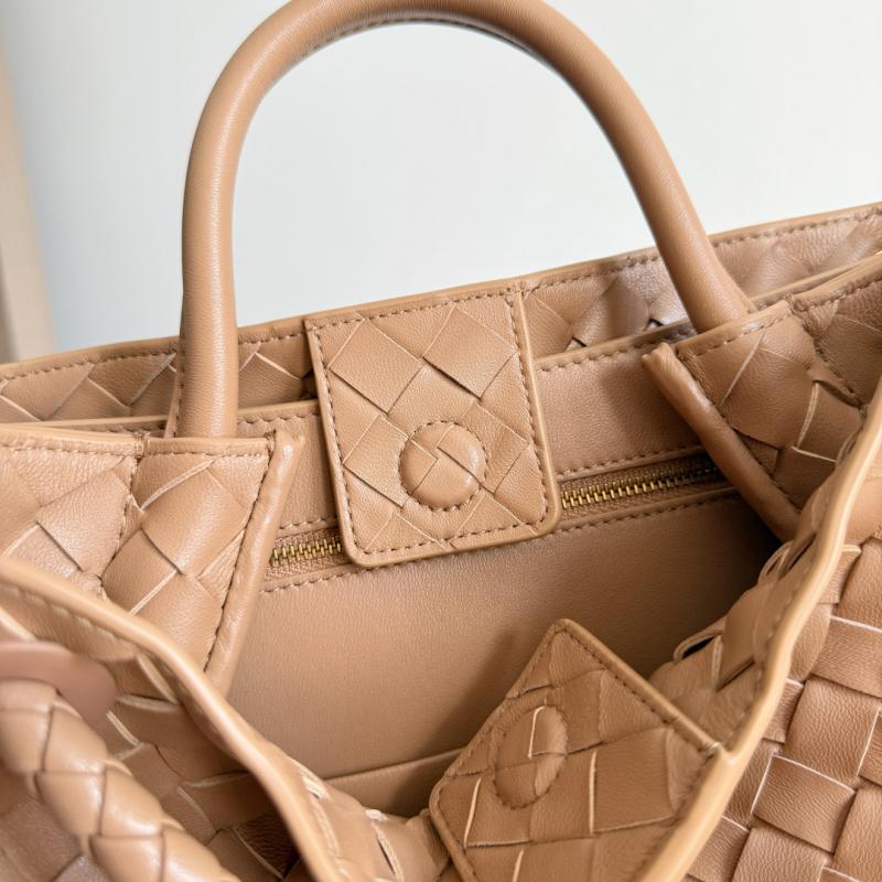 Bottega Veneta Medium Andiamo Light Brown B743572