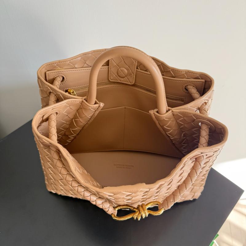 Bottega Veneta Medium Andiamo Light Brown B743572