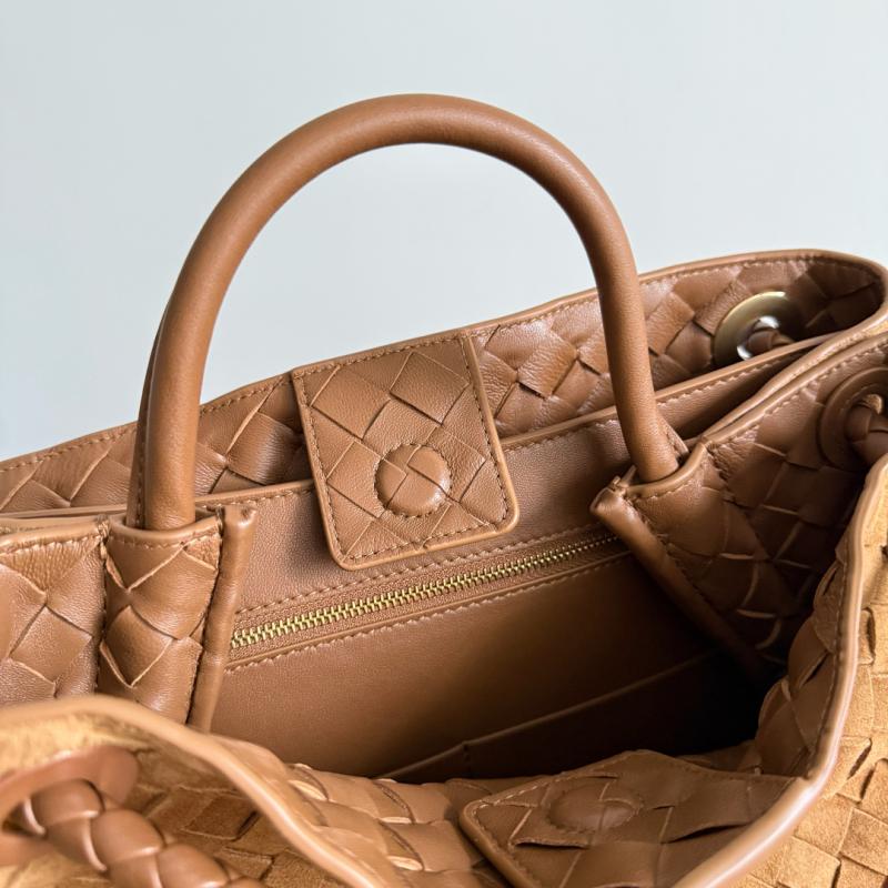 Bottega Veneta Suede Medium Andiamo Amber B743572