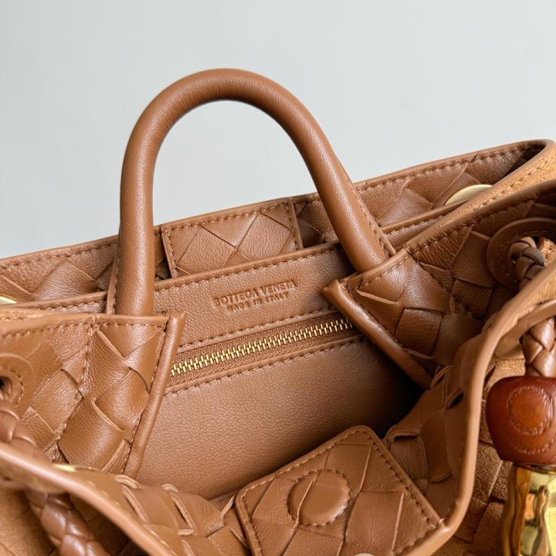 Bottega Veneta Suede Small Andiamo Amber 743568