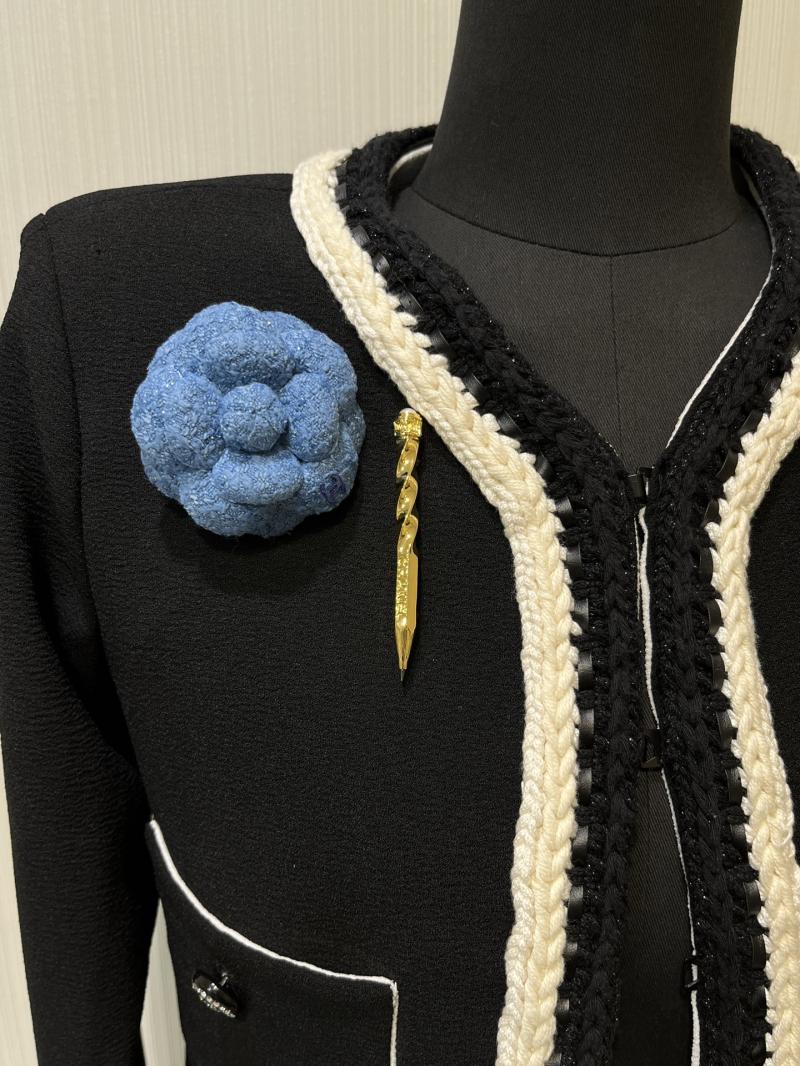 Chanel Brooch YCB102901