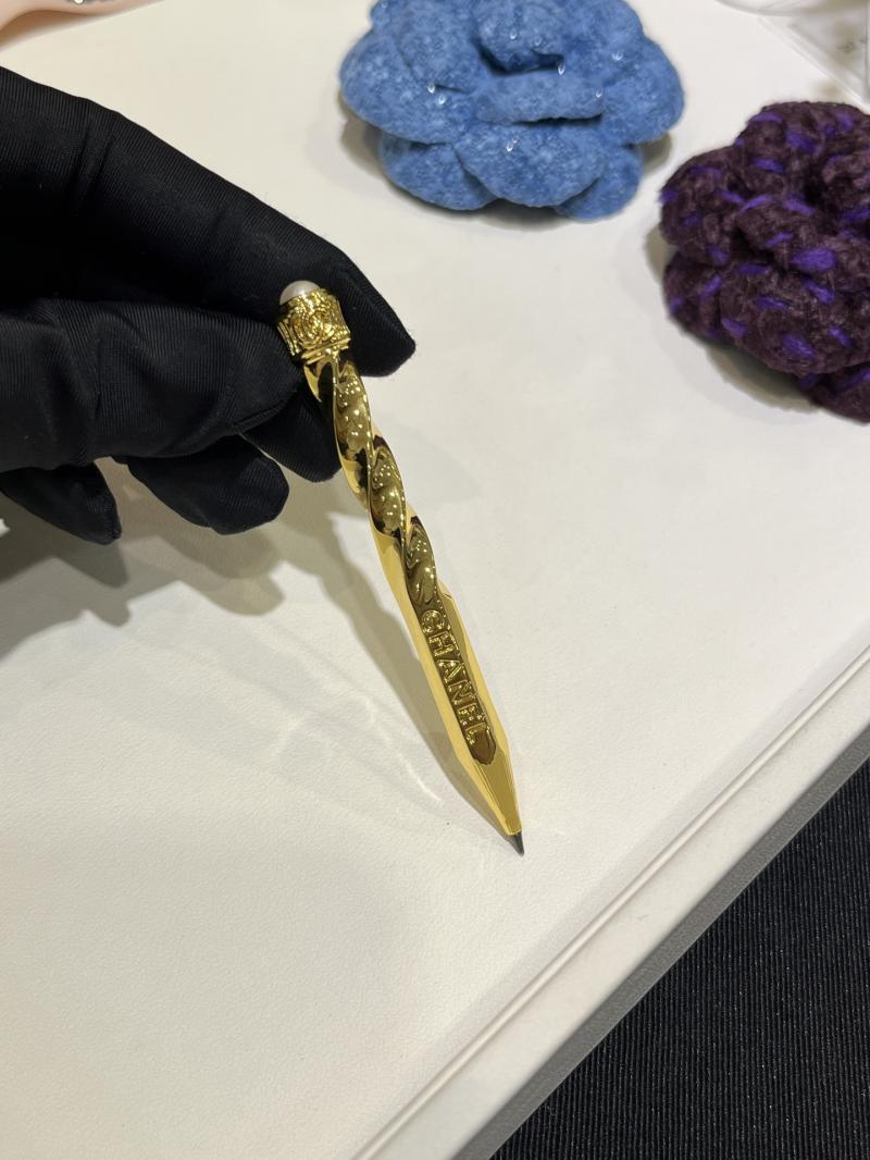 Chanel Brooch YCB102901