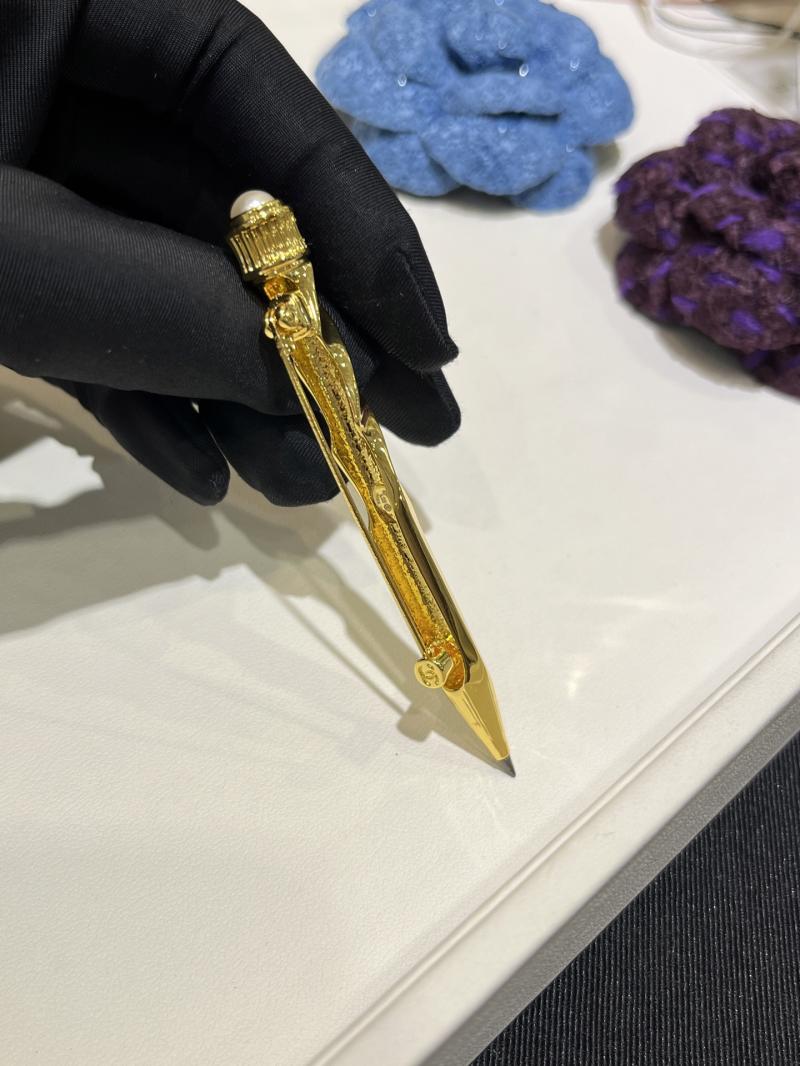 Chanel Brooch YCB102901