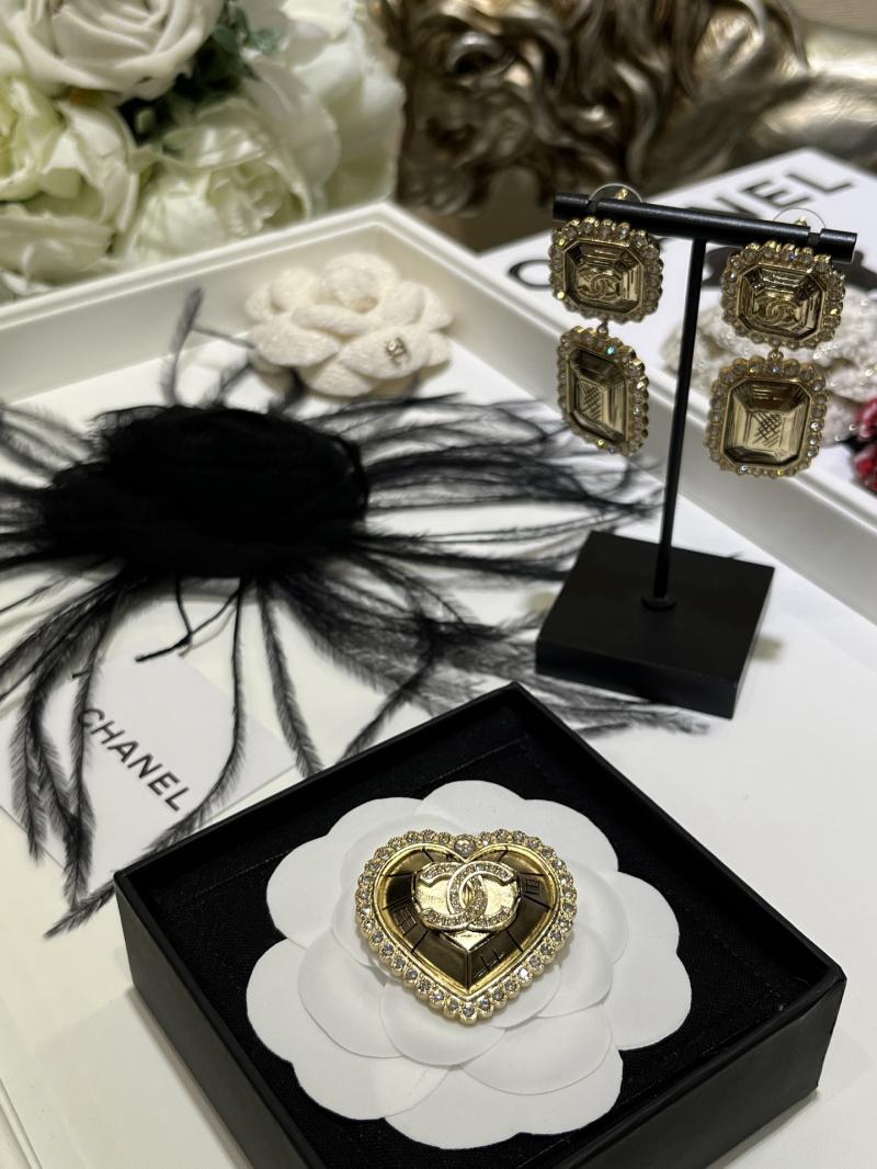 Chanel Brooch YCB111201