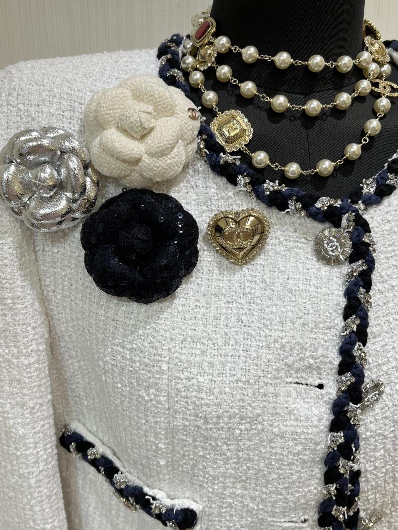 Chanel Brooch YCB111201