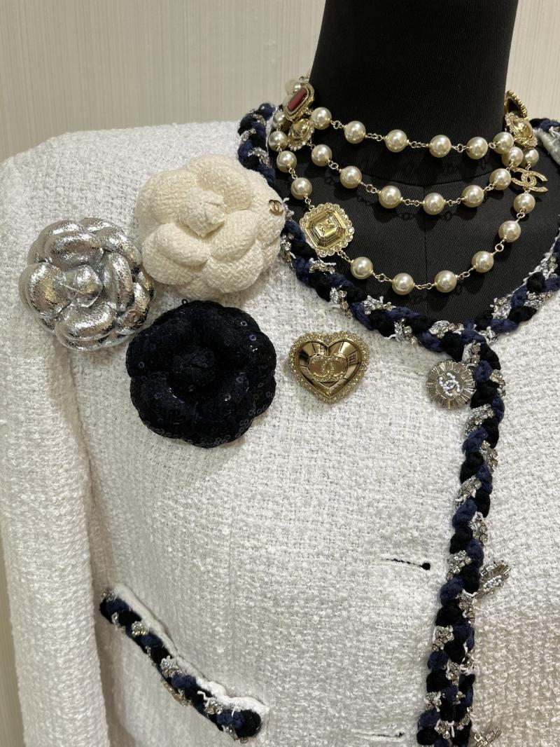 Chanel Brooch YCB111201