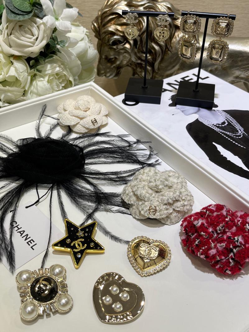 Chanel Brooch YCB111201