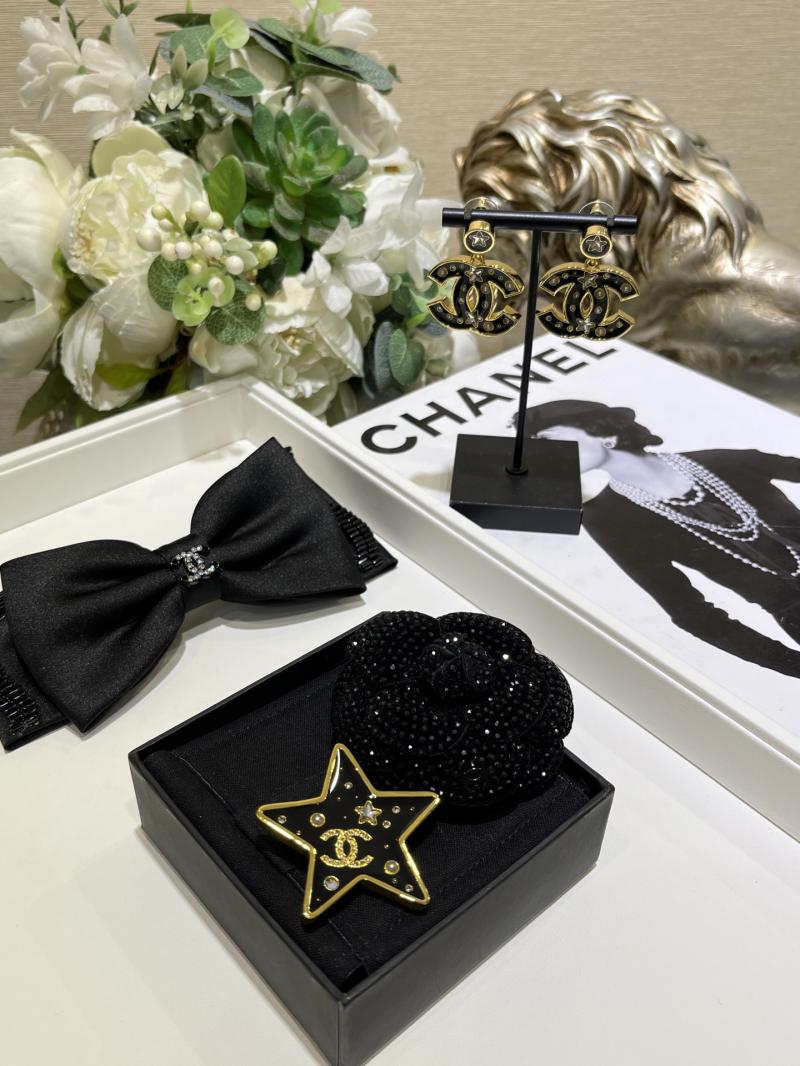 Chanel Brooch YCB111202