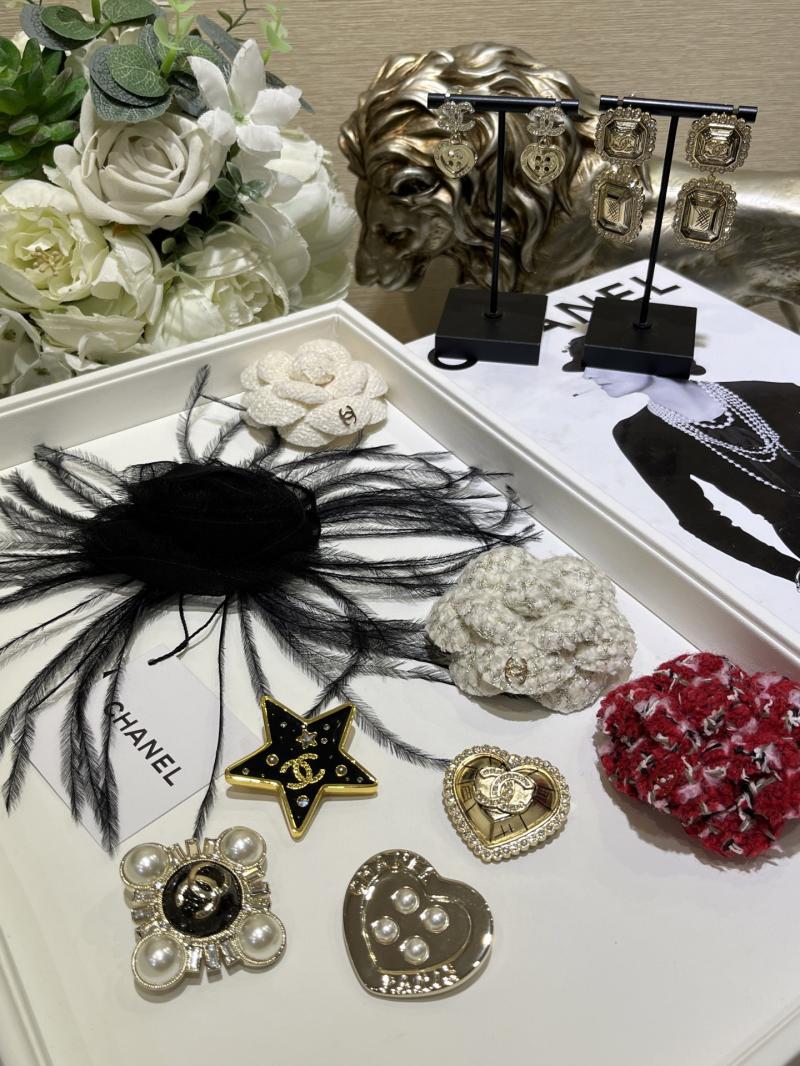 Chanel Brooch YCB111202