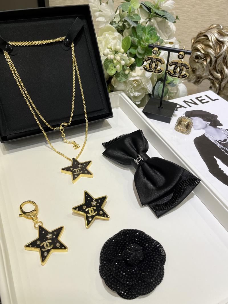 Chanel Brooch YCB111202