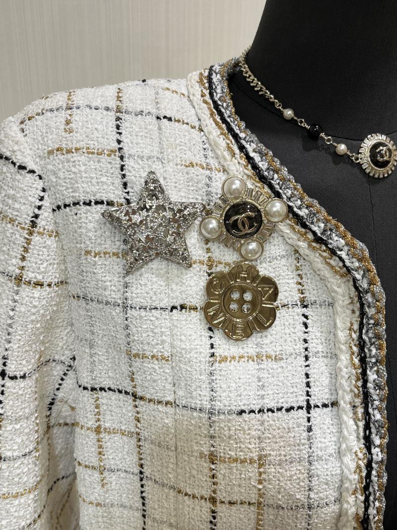 Chanel Brooch YCB111205