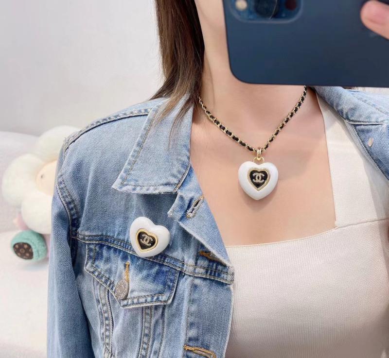 Chanel Brooch YCB111208