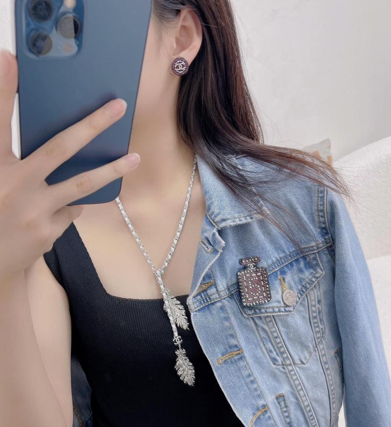 Chanel Brooch YCB111402