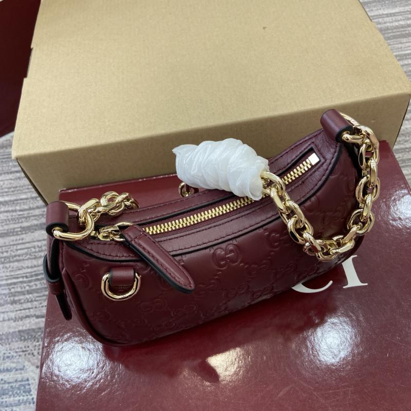 Gucci GG Emblem mini shoulder bag Red 847091