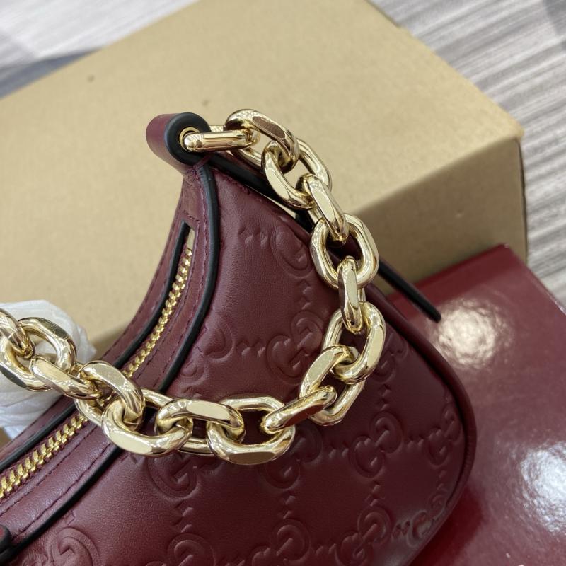 Gucci GG Emblem mini shoulder bag Red 847091