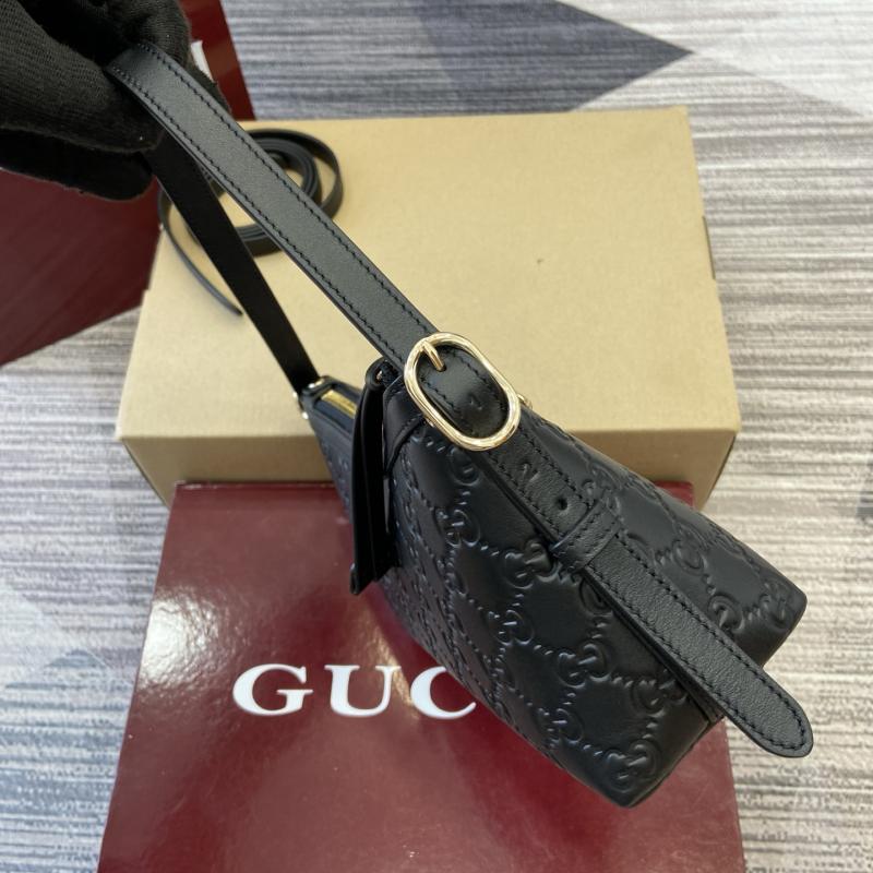 Gucci GG Emblem small shoulder bag 847450 Black