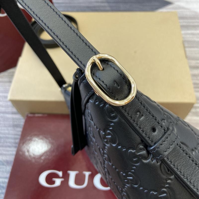 Gucci GG Emblem small shoulder bag 847450 Black