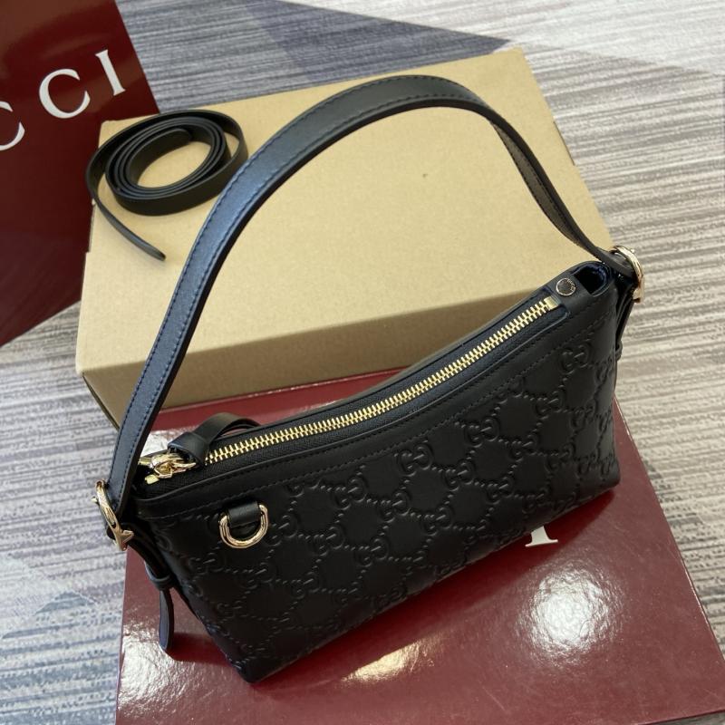 Gucci GG Emblem small shoulder bag 847450 Black