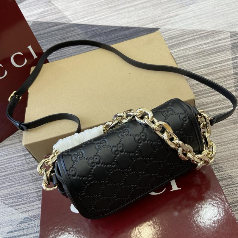 Gucci GG Emblem small shoulder bag Black 847448