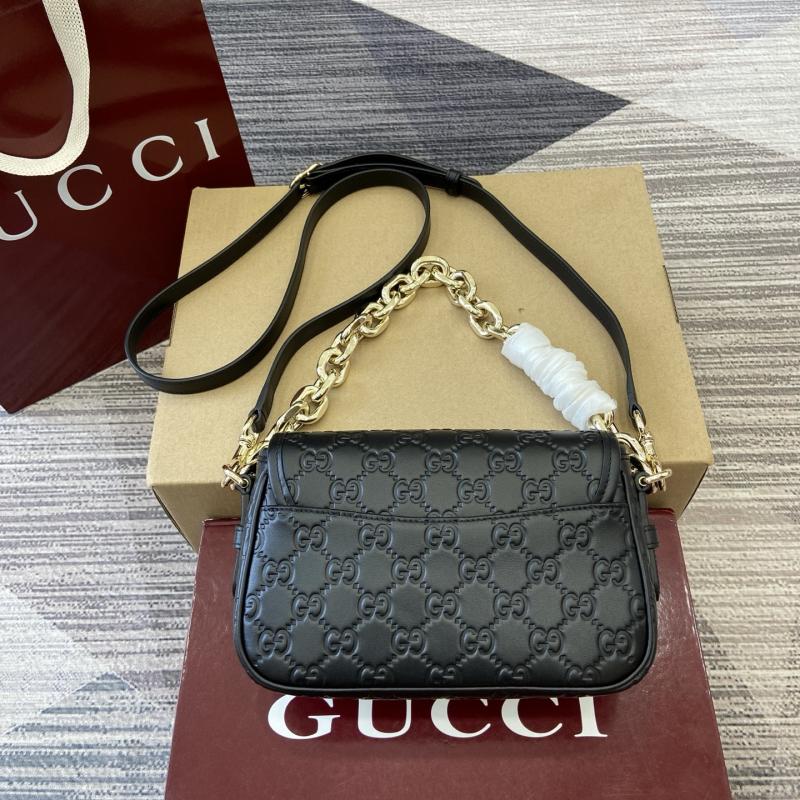 Gucci GG Emblem small shoulder bag Black 847450