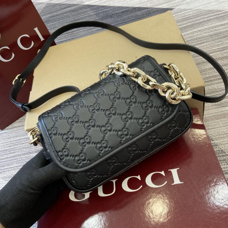 Gucci GG Emblem small shoulder bag Black 847450