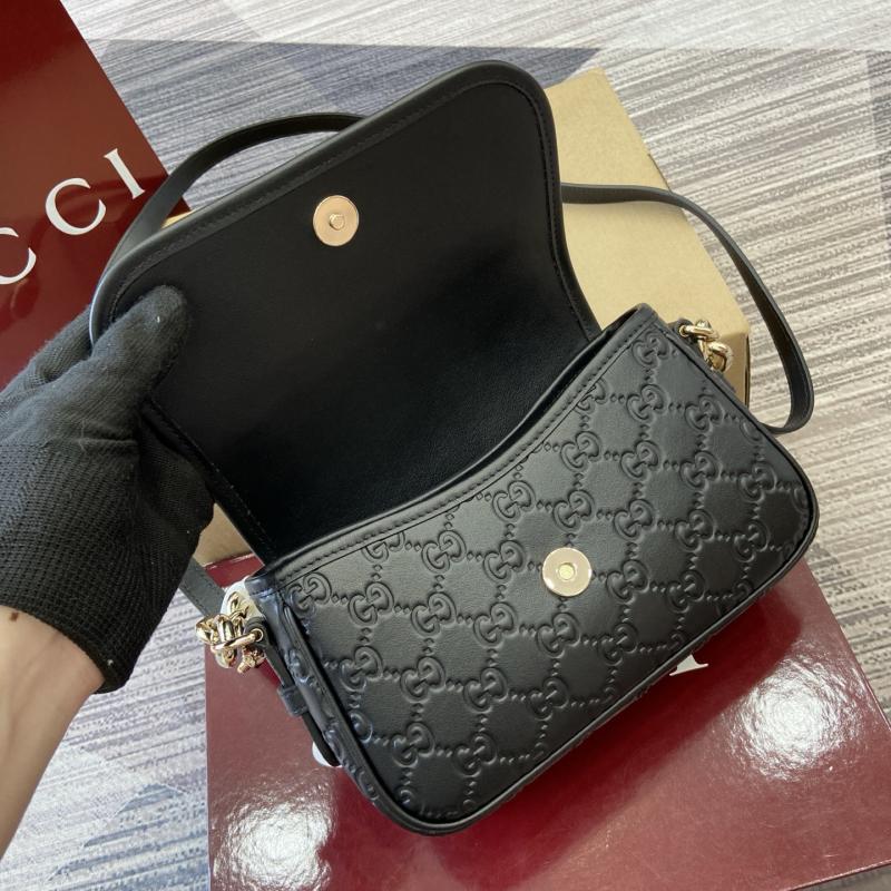 Gucci GG Emblem small shoulder bag Black 847450