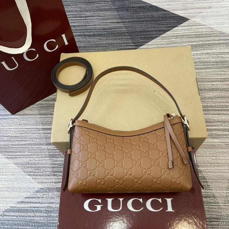 Gucci GG Emblem small shoulder bag Brown 847450