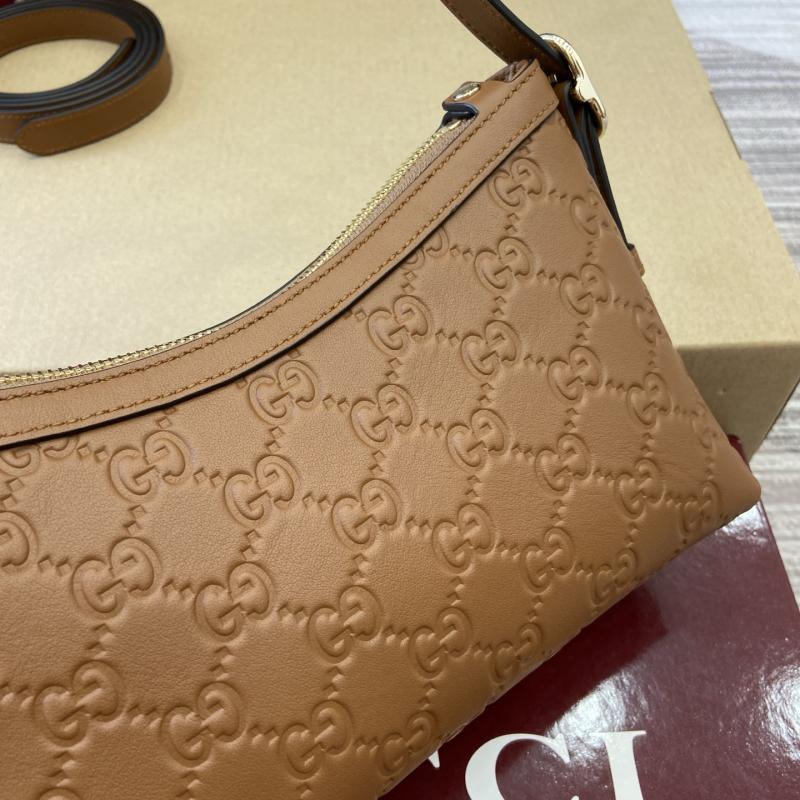 Gucci GG Emblem small shoulder bag Brown 847450