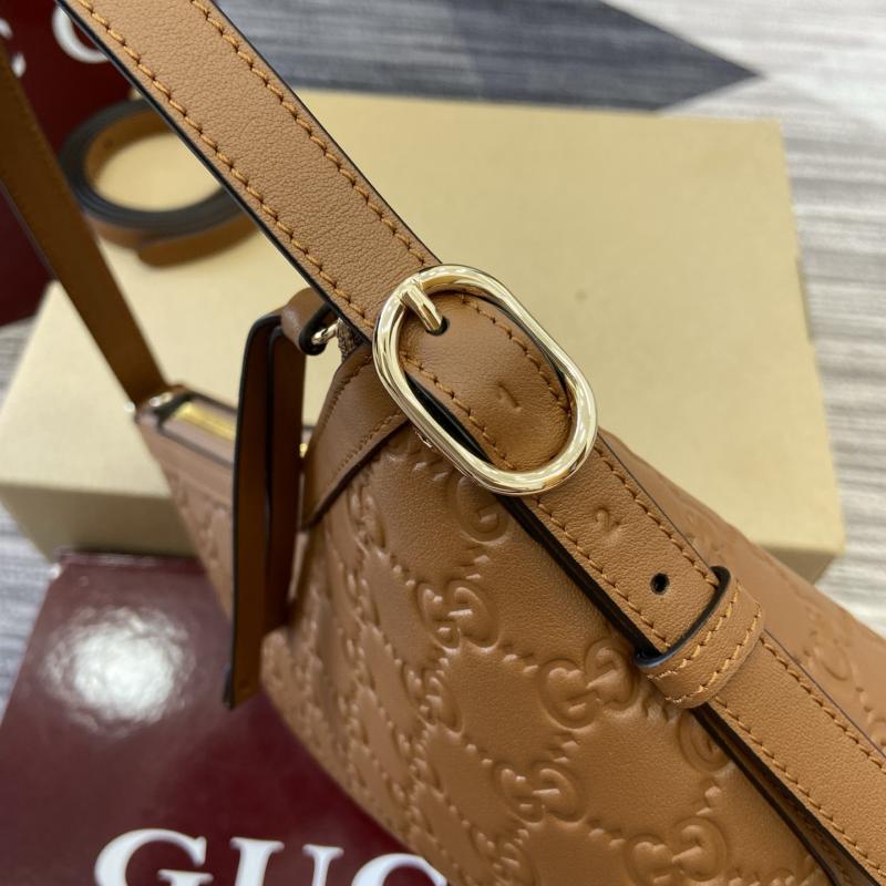 Gucci GG Emblem small shoulder bag Brown 847450