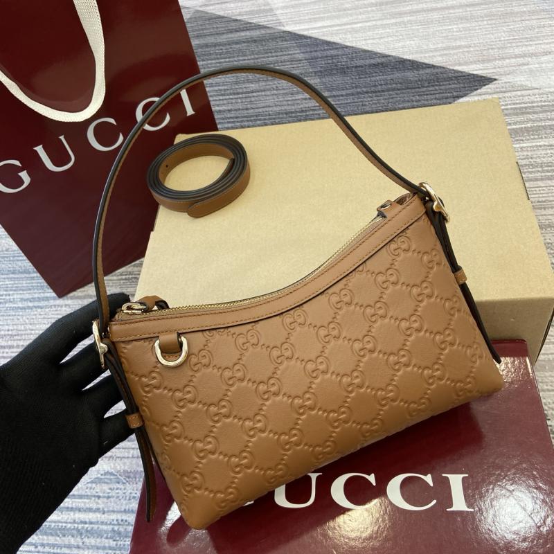 Gucci GG Emblem small shoulder bag Brown 847450
