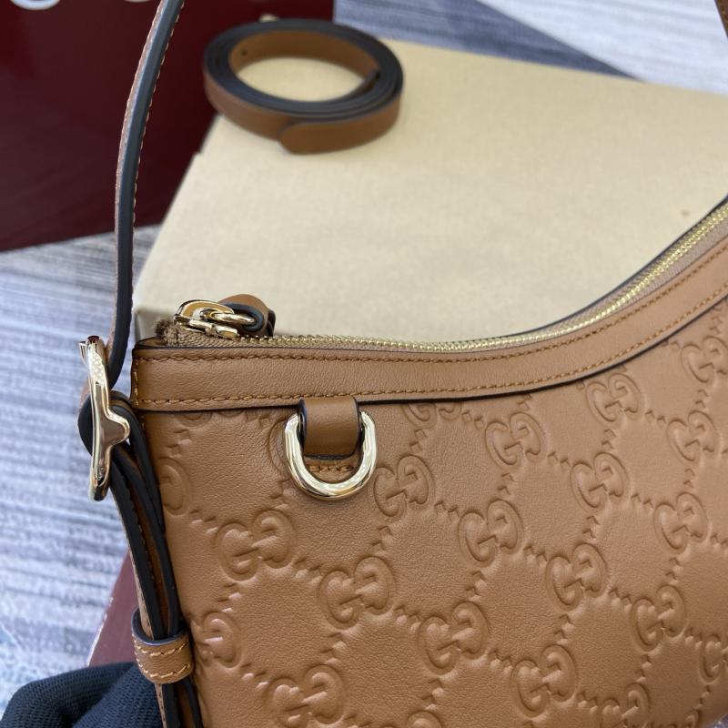 Gucci GG Emblem small shoulder bag Brown 847450