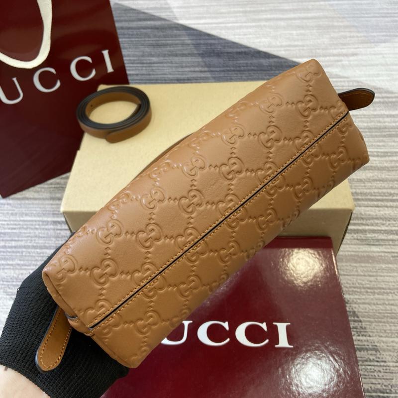 Gucci GG Emblem small shoulder bag Brown 847450