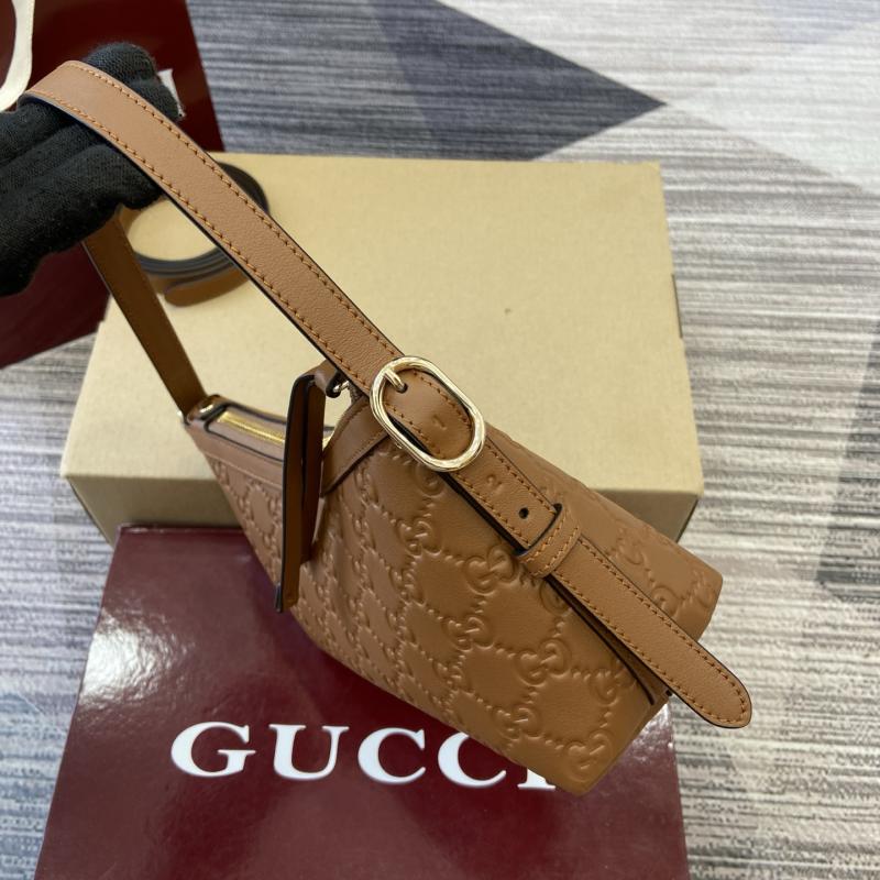 Gucci GG Emblem small shoulder bag Brown 847450