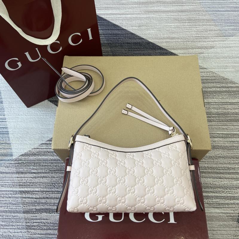 Gucci GG Emblem small shoulder bag Pink 847450