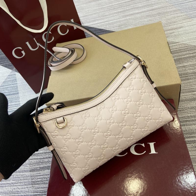 Gucci GG Emblem small shoulder bag Pink 847450