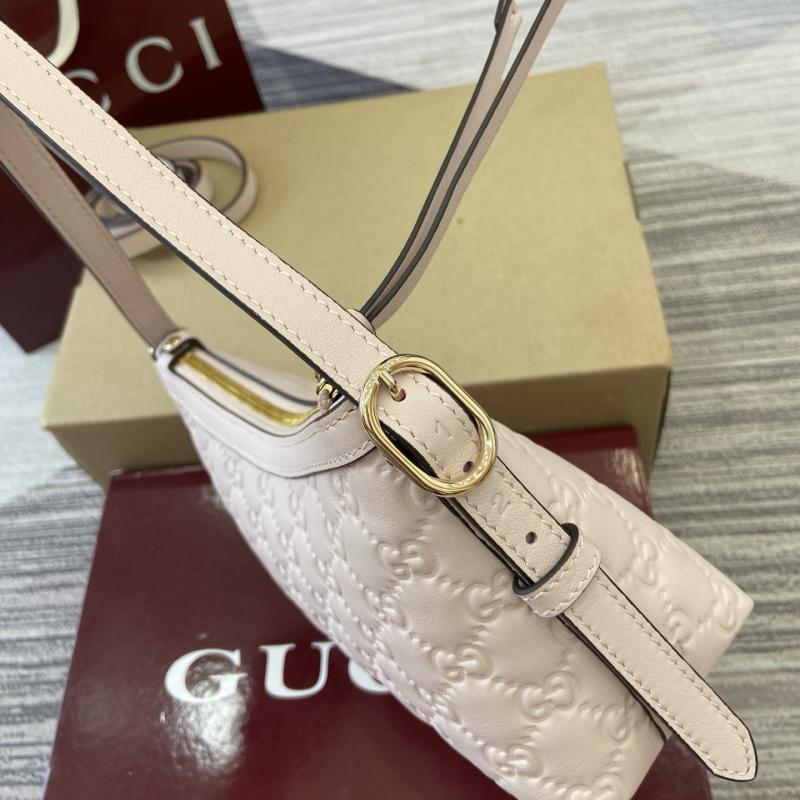 Gucci GG Emblem small shoulder bag Pink 847450
