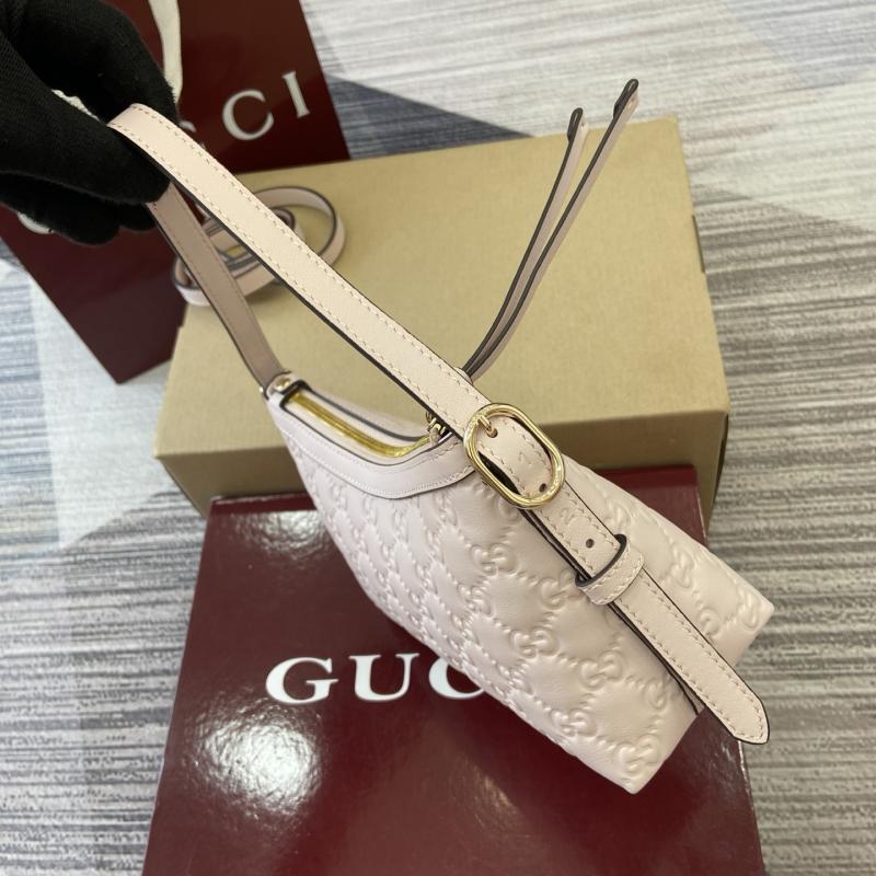 Gucci GG Emblem small shoulder bag Pink 847450