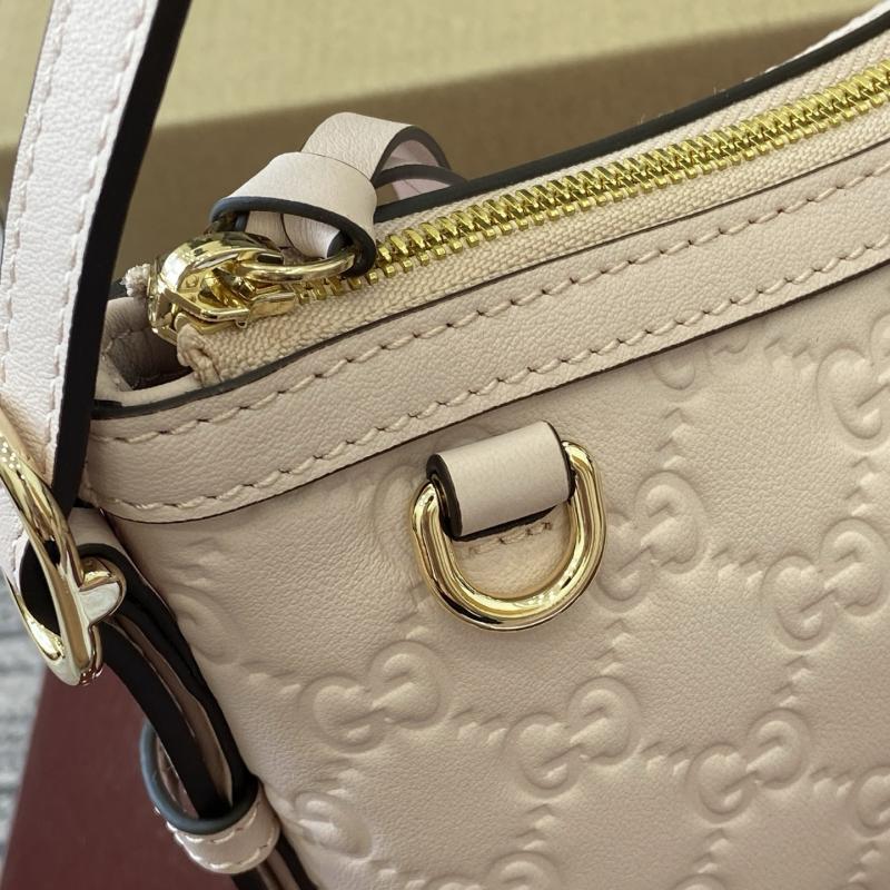 Gucci GG Emblem small shoulder bag Pink 847450