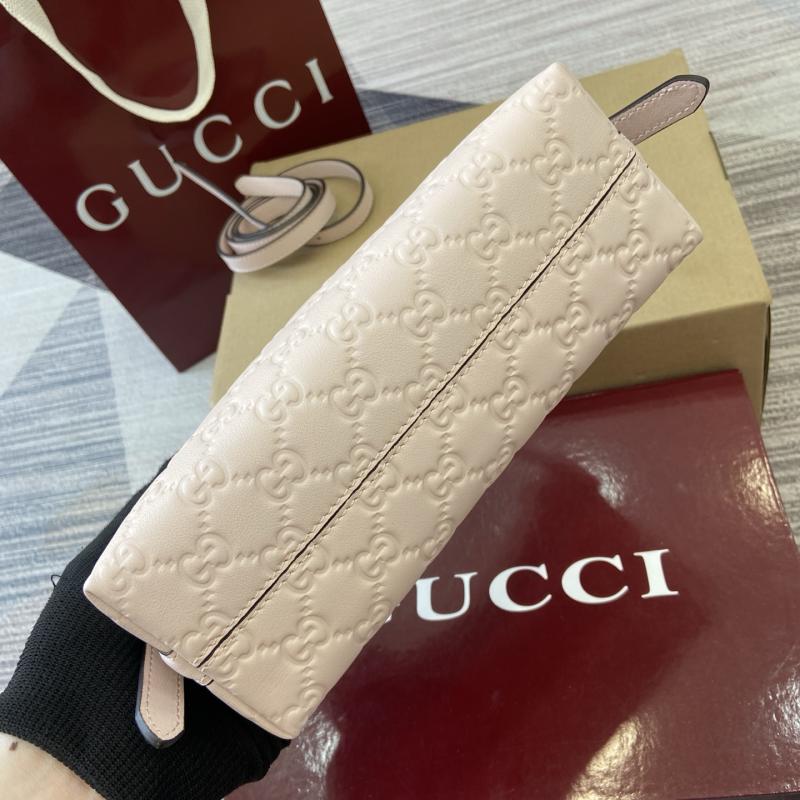Gucci GG Emblem small shoulder bag Pink 847450