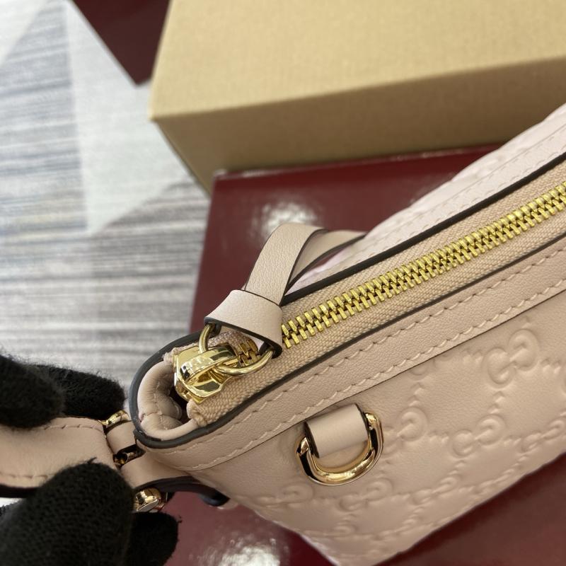 Gucci GG Emblem small shoulder bag Pink 847450