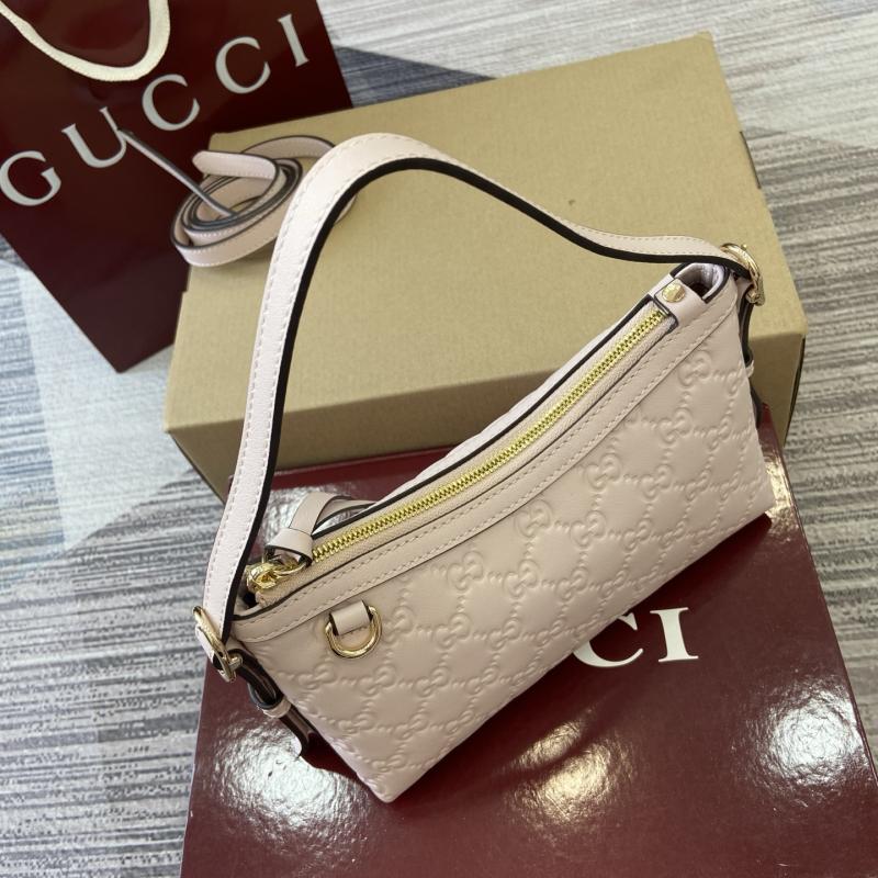 Gucci GG Emblem small shoulder bag Pink 847450