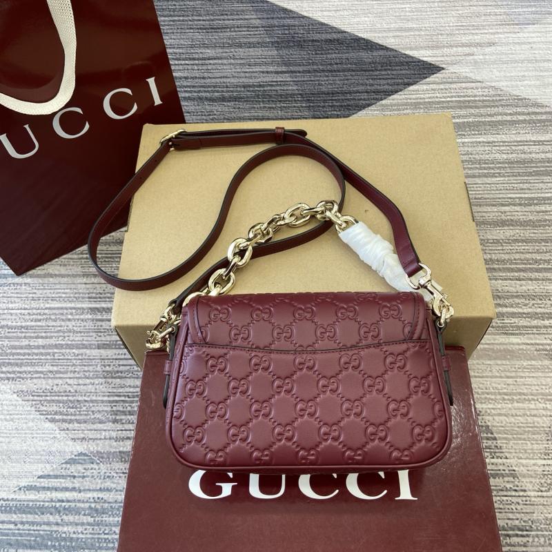 Gucci GG Emblem small shoulder bag Red 847448