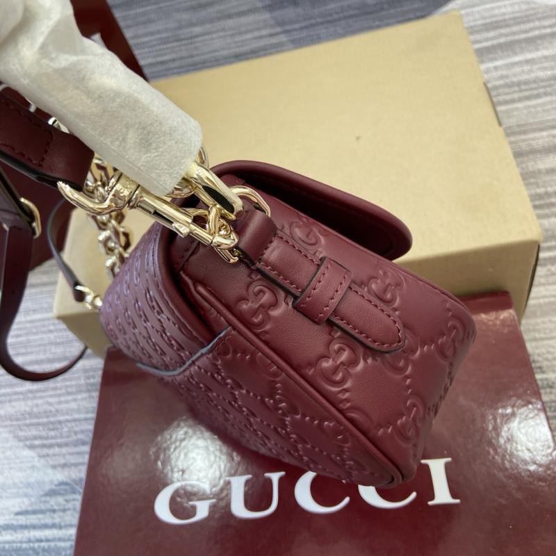 Gucci GG Emblem small shoulder bag Red 847448