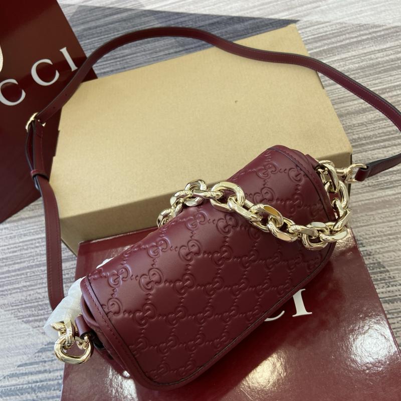 Gucci GG Emblem small shoulder bag Red 847448