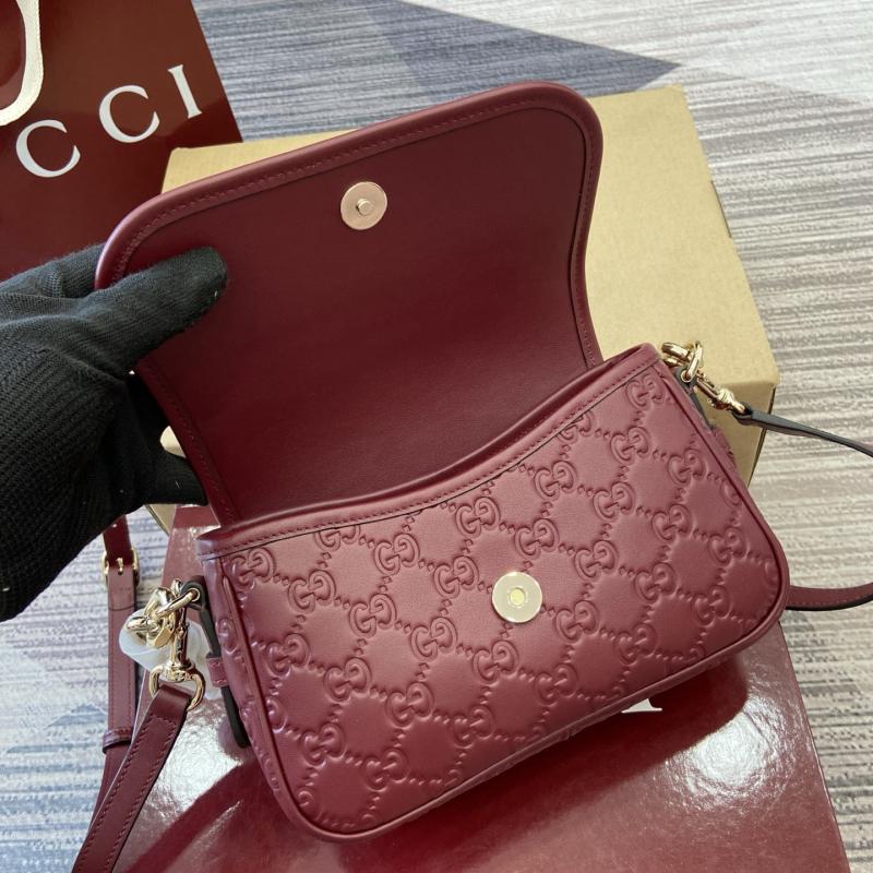 Gucci GG Emblem small shoulder bag Red 847448